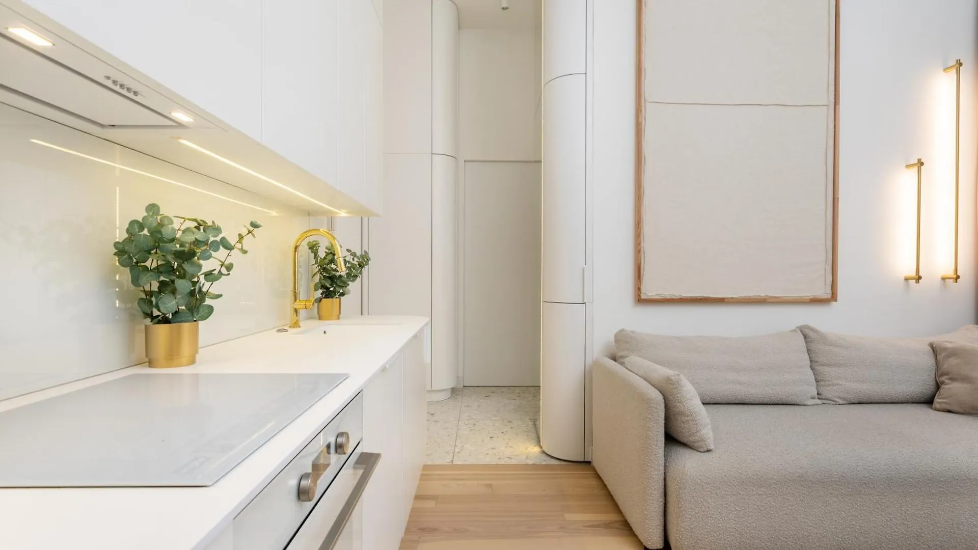 The Champagne Suite City Center Warsaw 0*,  Poland