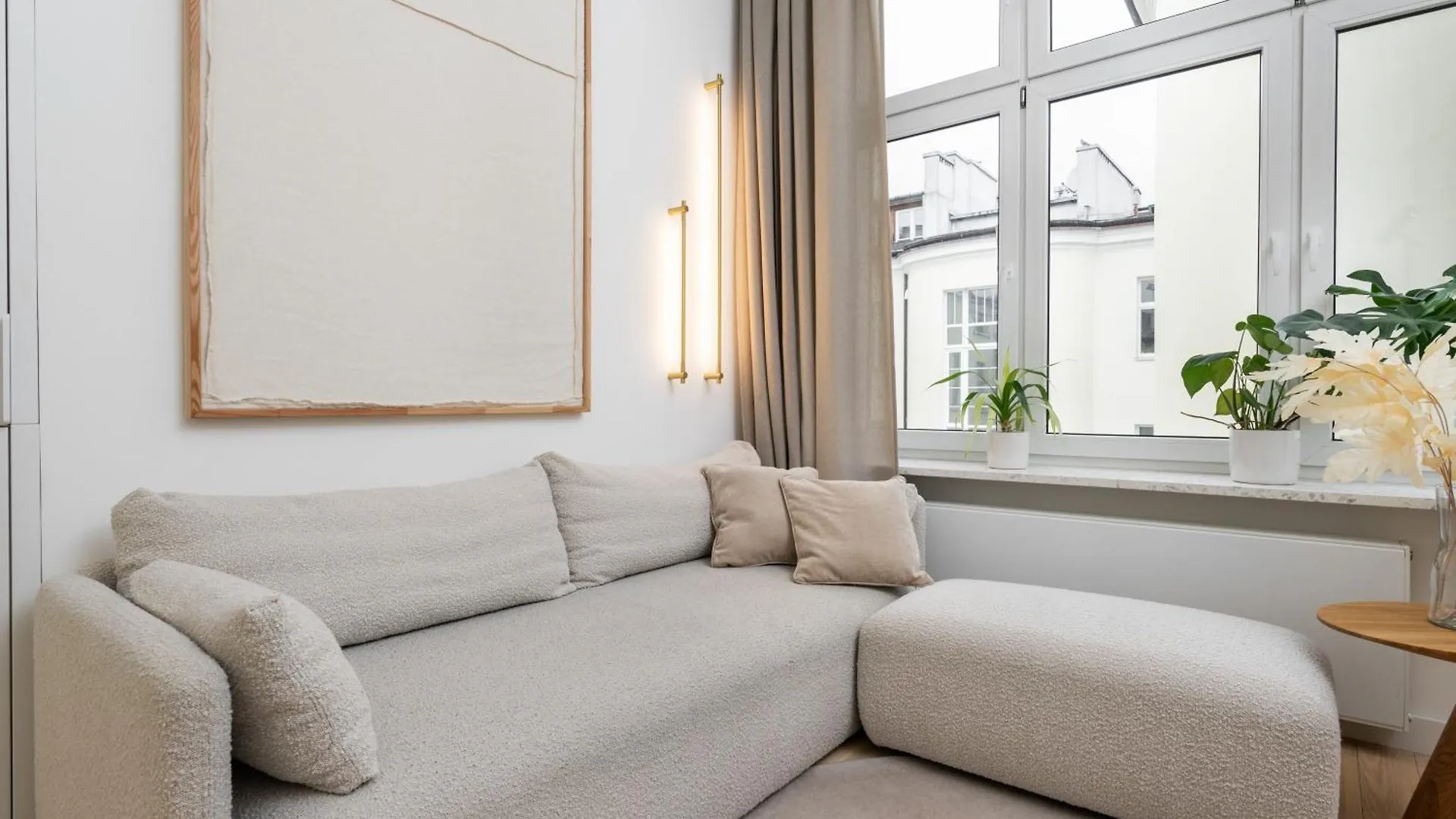 The Champagne Suite City Center Warsaw Apartment
