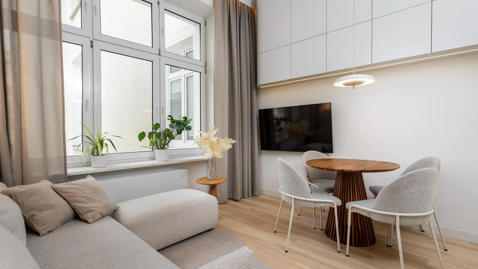 The Champagne Suite City Center Warsaw Poland