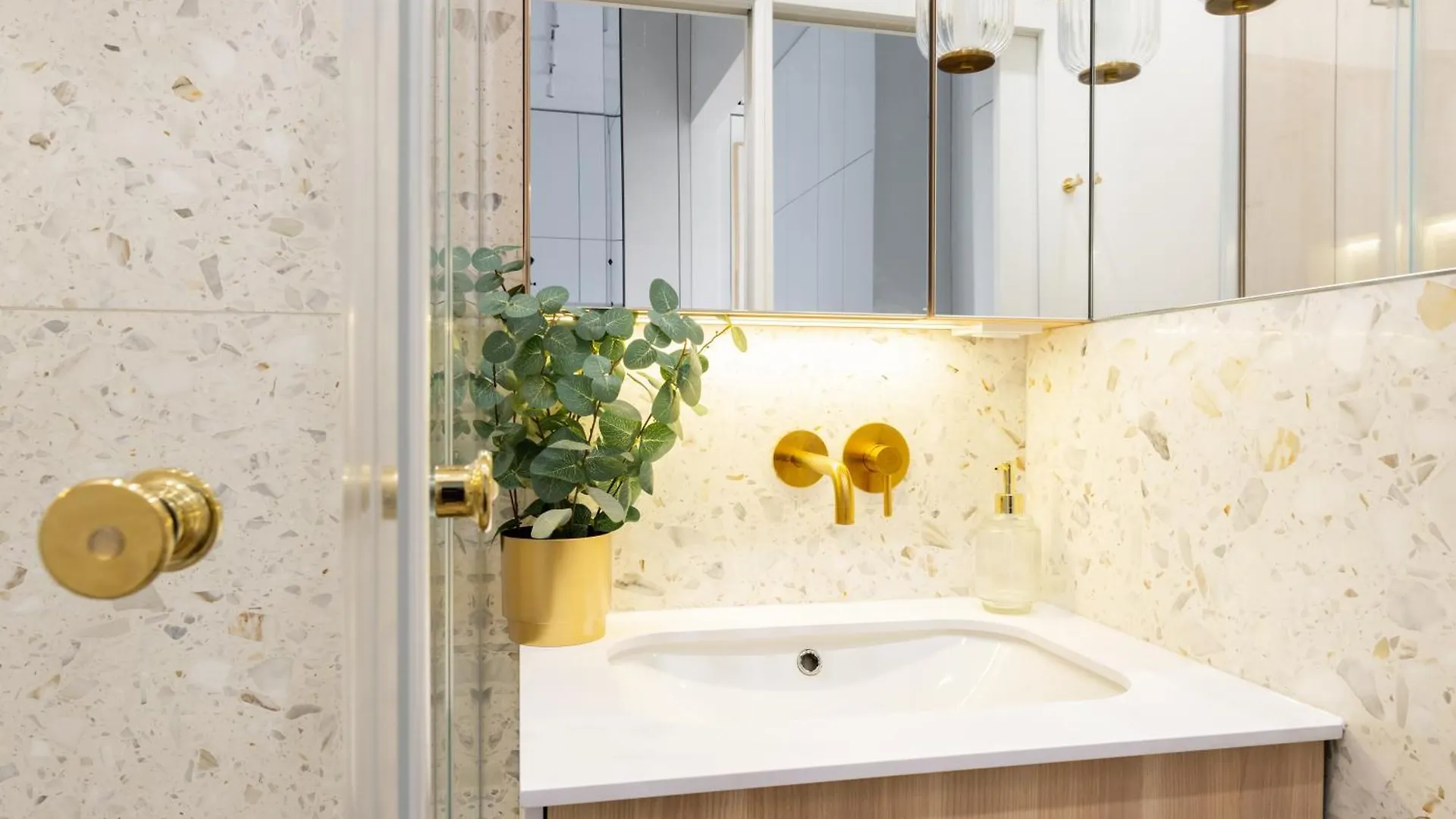 Apartment The Champagne Suite City Center Warsaw