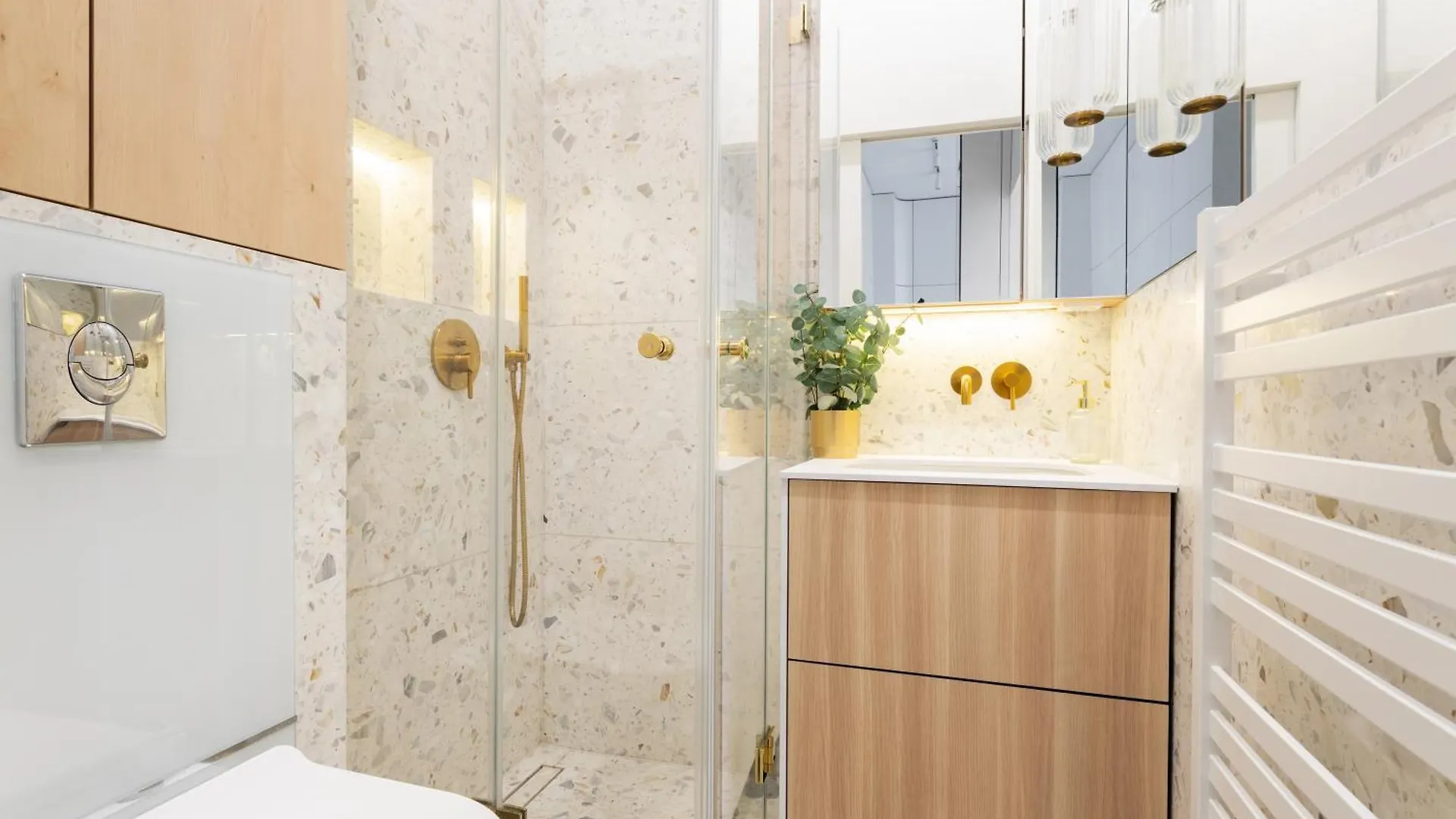 Apartment The Champagne Suite City Center Warsaw Poland